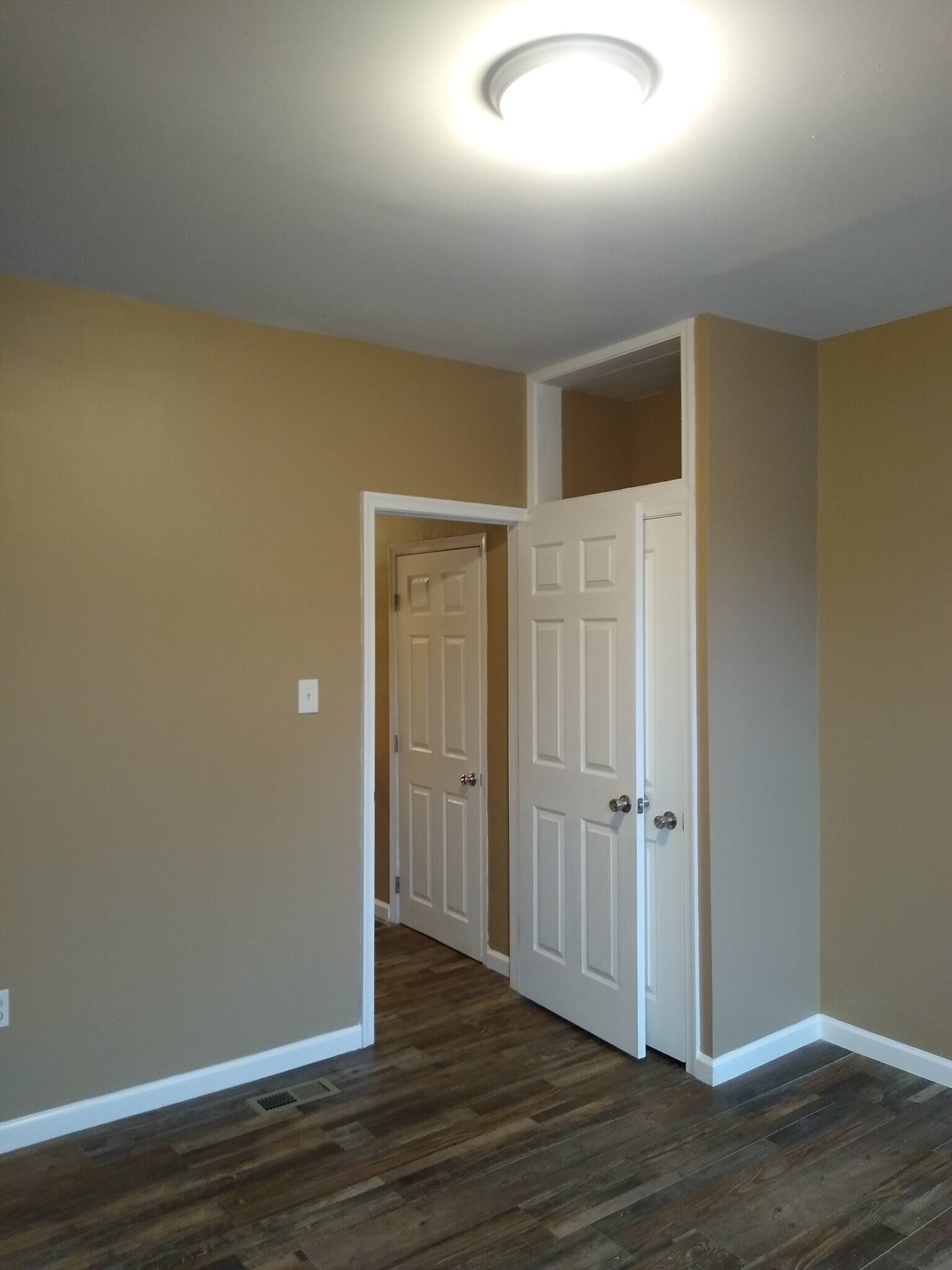 Building Photo - 2054 Ann St