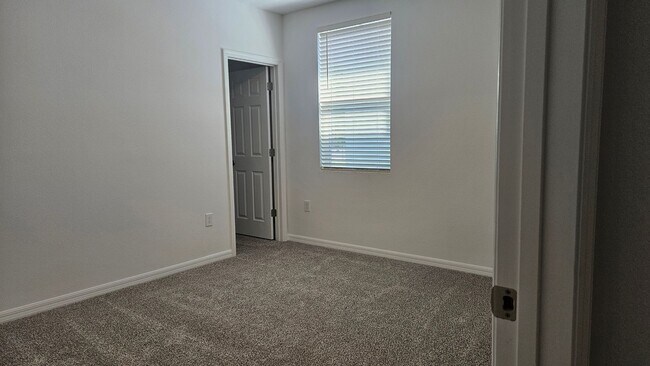 Building Photo - Like New Home in Deer Run at Crosswinds!