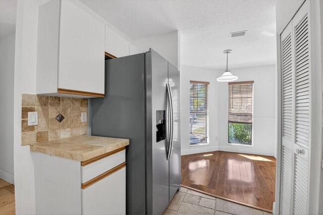 Building Photo - 10253 Riverbend Terrace