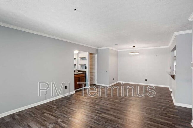 Building Photo - 2721 St Augustine Trail SE