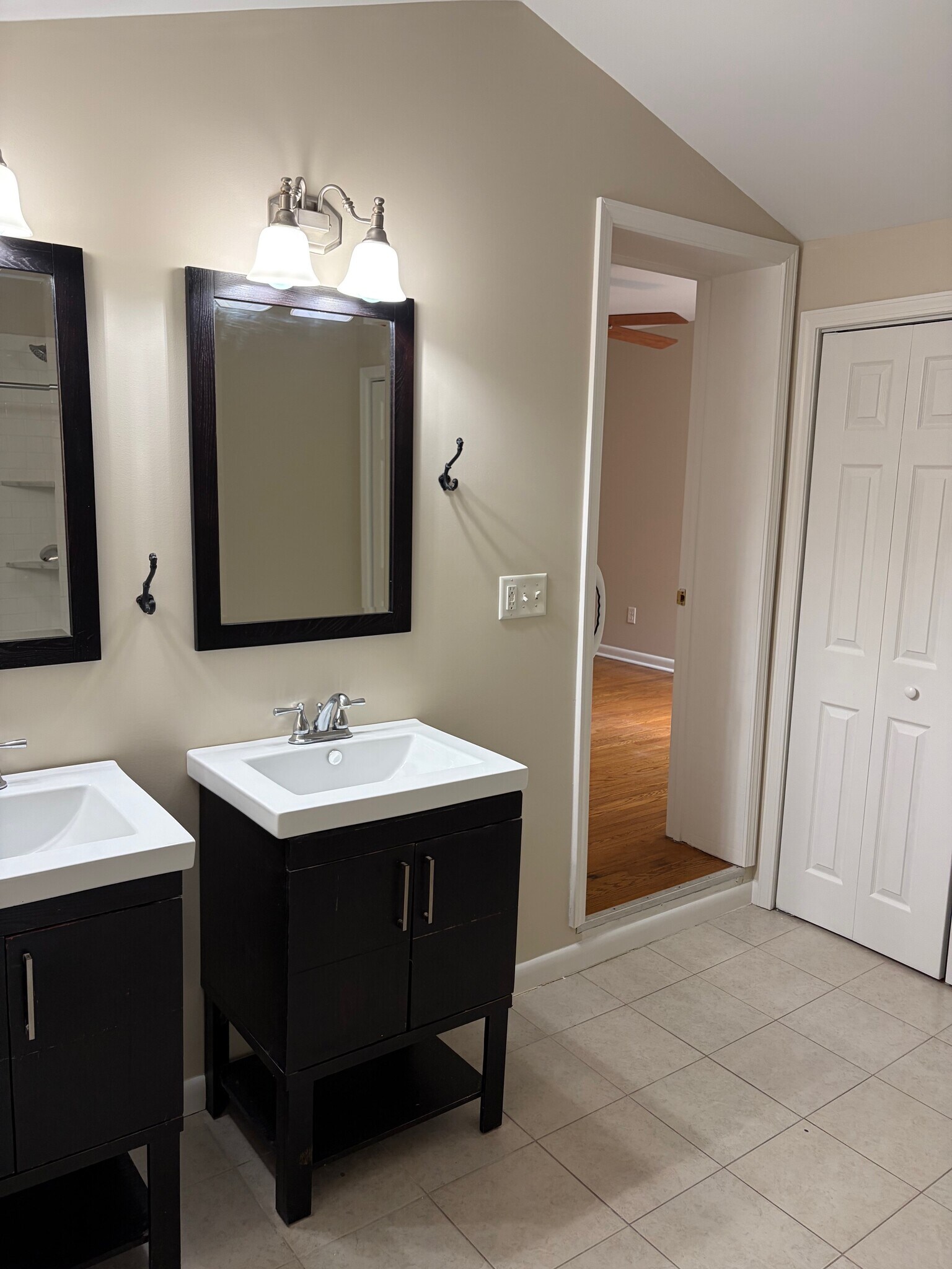 Building Photo - 7408 Lorenzo Ln