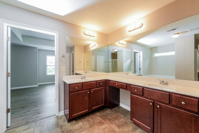 Building Photo - 251 Chandler Bluff Ct SE