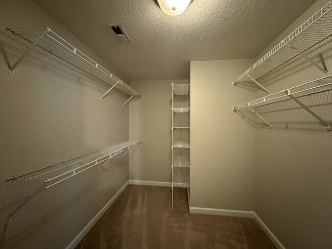 Building Photo - 217 Stagecoach Dr