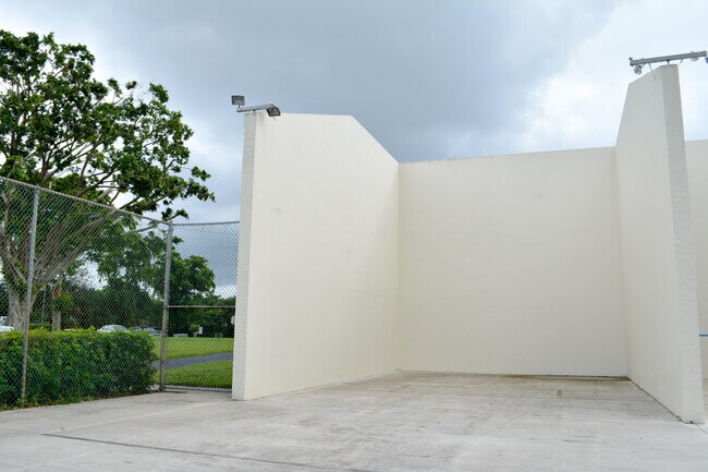 Building Photo - 1002 Green Pine Blvd