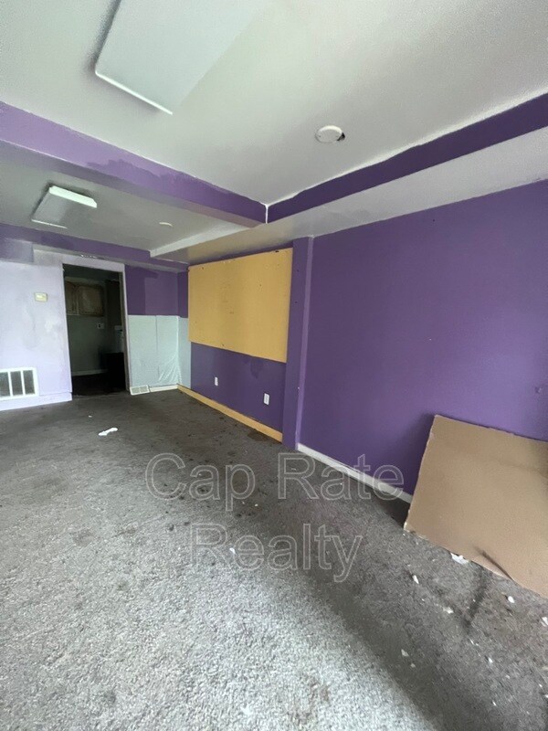 Building Photo - 1043 E 17th Ave