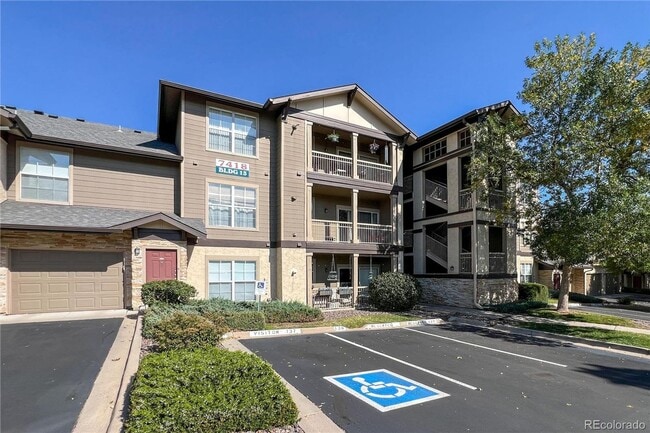 Building Photo - Charming 1 bed/1 bath Condo with Garage- Gated Community with Pool and Fitness Center