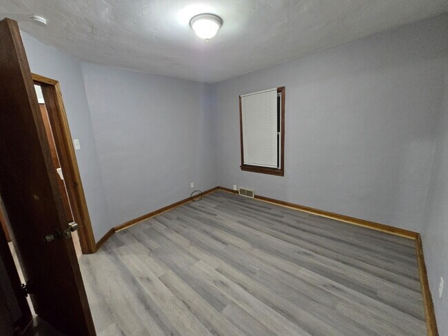 Building Photo - Spacious 3-Bedroom Rental in St. Louis! (Section 8 Welcome)