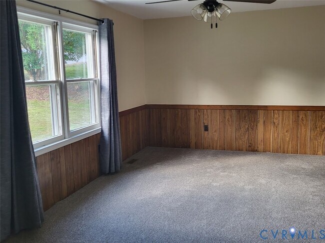 Building Photo - 206 Spring Dr