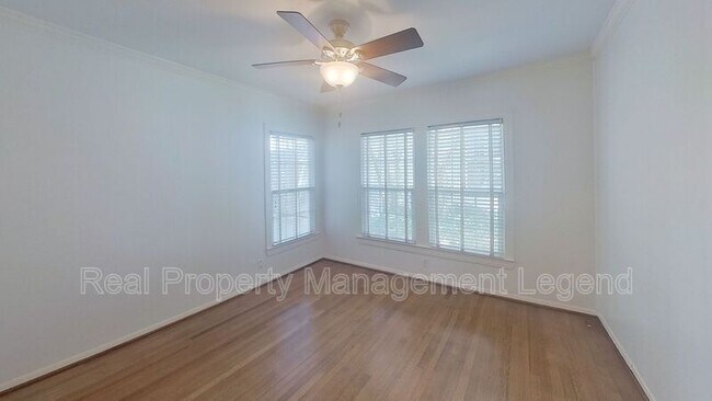 Building Photo - 5739 Kenwood Ave