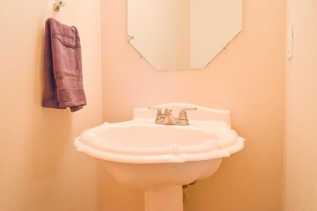 Building Photo - 520 Fort Thomas Pl