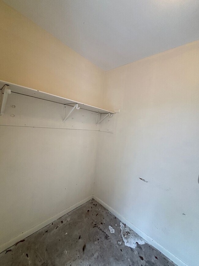 Building Photo - 1102 Frankford Ave