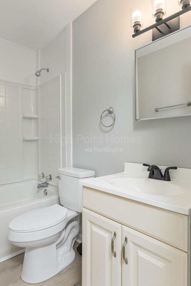 Building Photo - 7742 Holiday Hills Cir