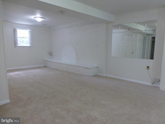 Building Photo - 2046 Greenwich St