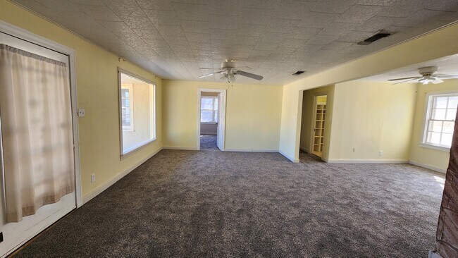 Building Photo - 800 S Elgin Ave