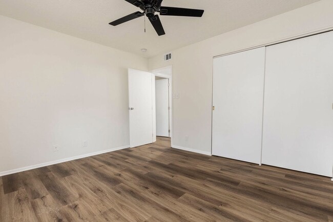 Building Photo - 9308 Aylesbury Dr