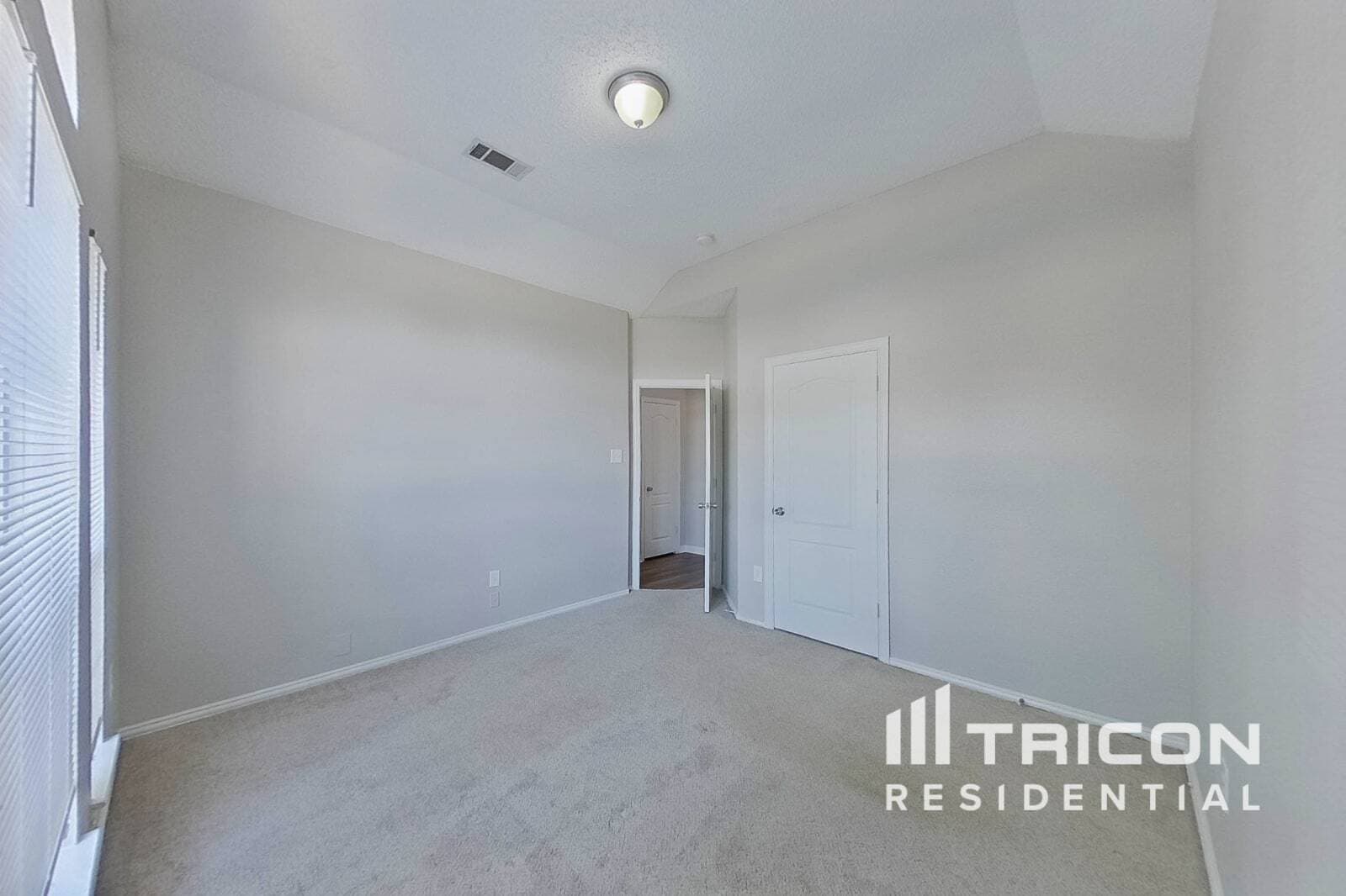 Building Photo - 1362 Meadow Creek Dr