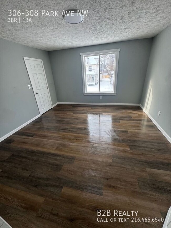 Building Photo - 306-308 Park Ave NW-