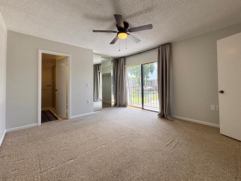 Building Photo - 1402 14th Way