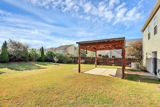 Building Photo - Spacious 3BD/2.5BA Home in Cabarrus Crossing!