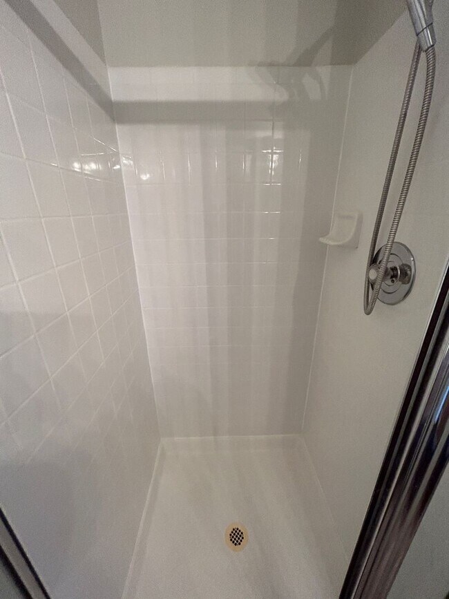 Building Photo - 3 BED + 3 Bath - Brick front townhome in P...