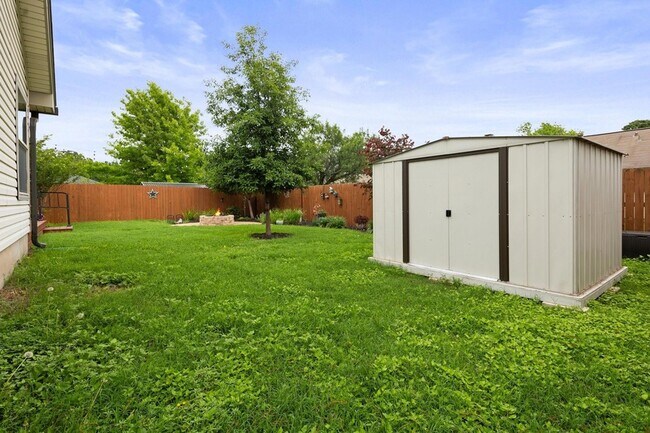 Building Photo - 1408 Deer Ledge Trail