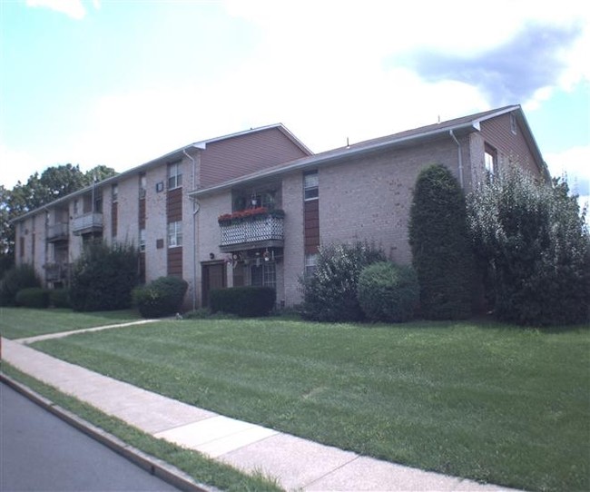 Building Photo - Cambridge House Apartments