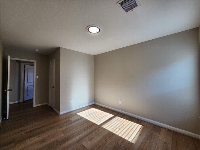 Building Photo - 22527 Cloverland Field Dr