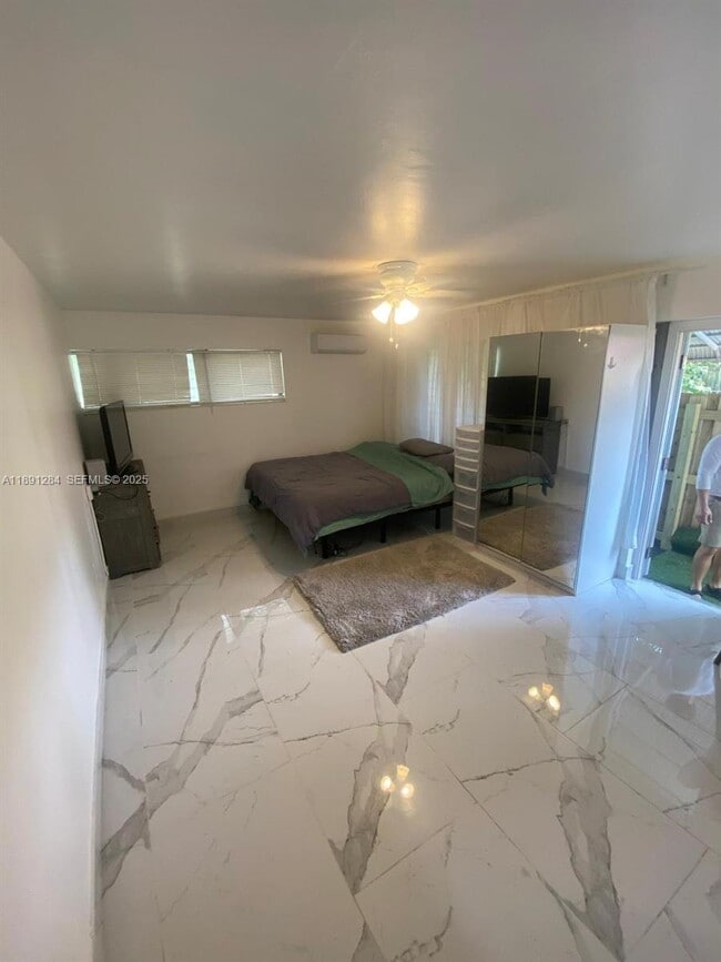 Building Photo - 2631 Fillmore St