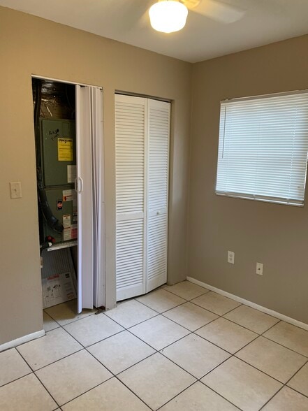 Building Photo - 10008 N Lantana Ave