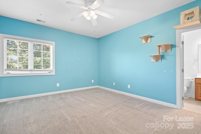 Building Photo - 20428 Marblehead Ct