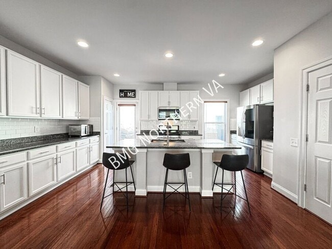 Building Photo - 9471 Canonbury Square
