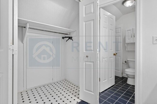 Building Photo - Beautiful Condo Available