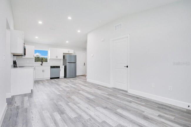 Building Photo - 27 Pine Trace Run