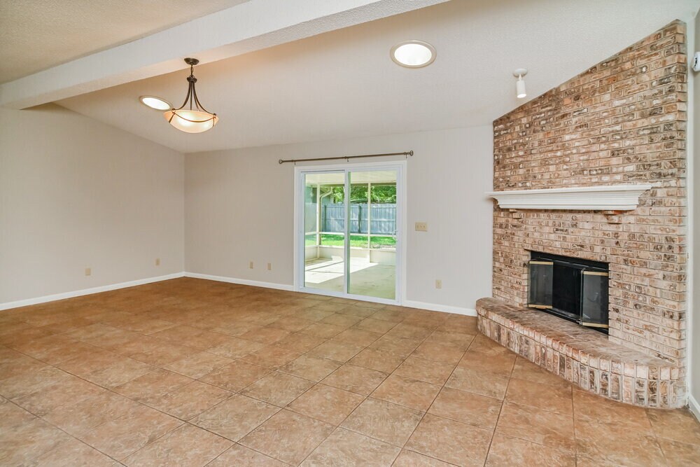 Building Photo - 4359 Hollygate Dr