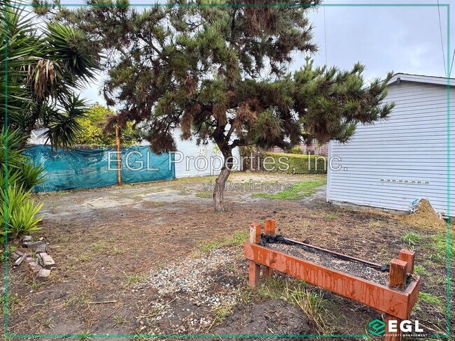 Building Photo - 2937 8th Ave