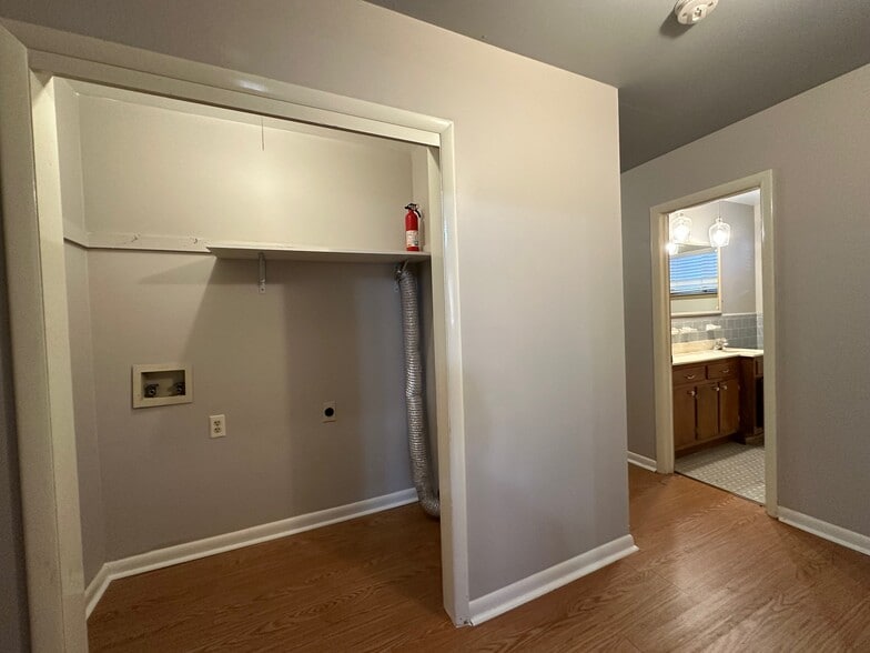 Building Photo - 5538 Rich Rd