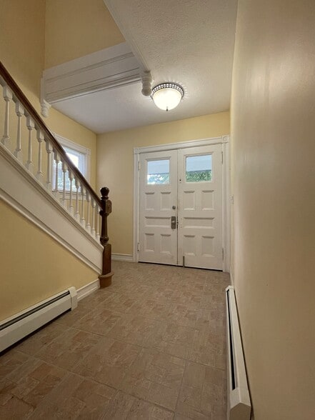 381 W. First St. Front Foyer - 381 W 1st St