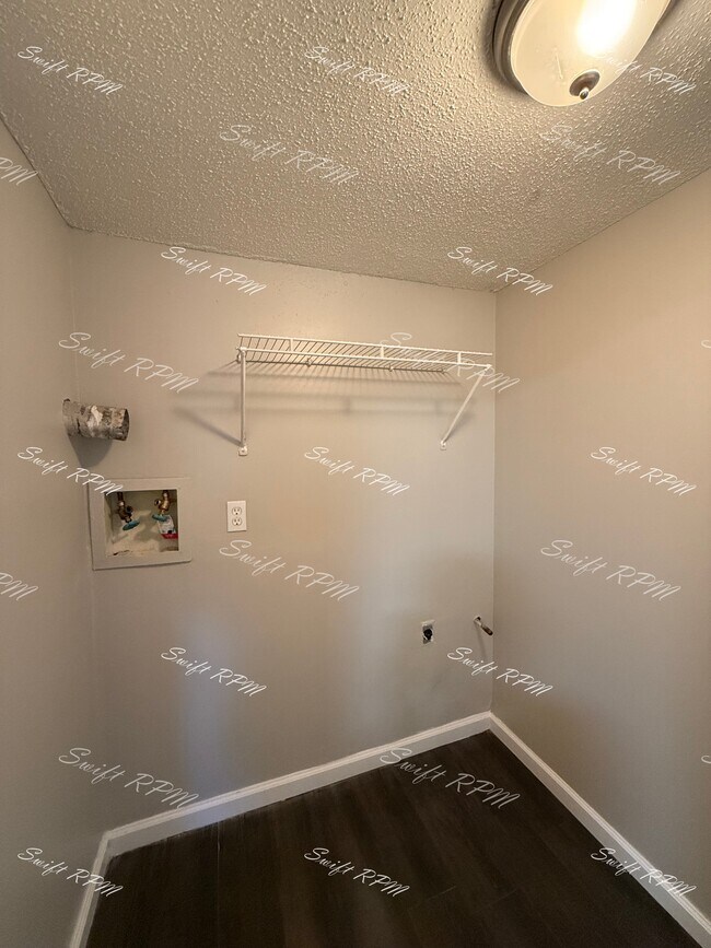 Building Photo - 6453 Hallet St
