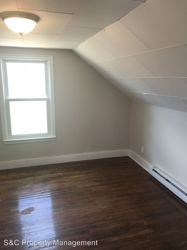 Building Photo - 2 br, 1 bath Apartment - 166 Hall Hill Road