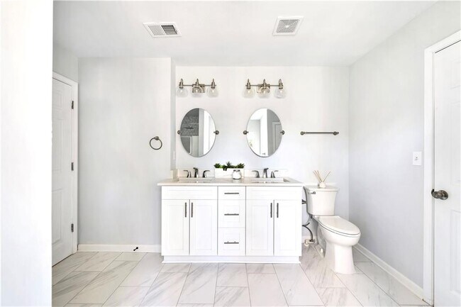 Building Photo - 56 Holly Rd NW