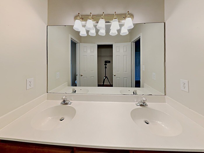 Building Photo - 315 Honeywood Ln