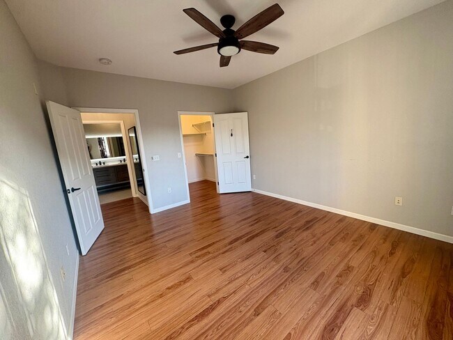 Building Photo - 9518 W San Juan Cir
