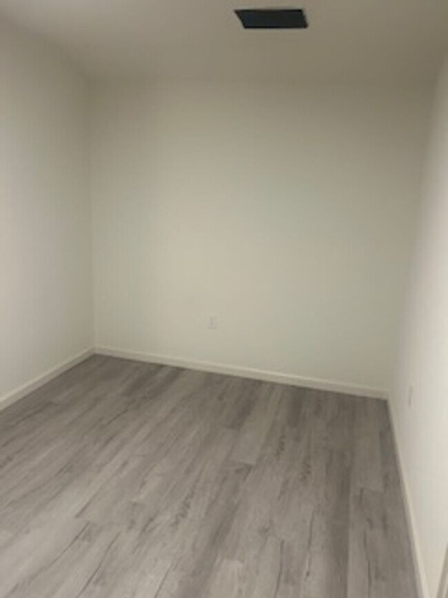 Building Photo - 3912 Amigo Dr