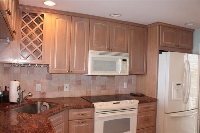 Building Photo - 750 N Ocean Blvd