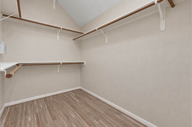 Building Photo - 3207 Hickory Knoll Dr