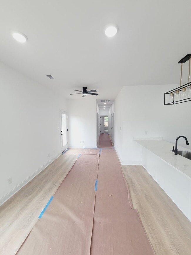 Building Photo - Beautiful new built three-bedroom, two-bat...