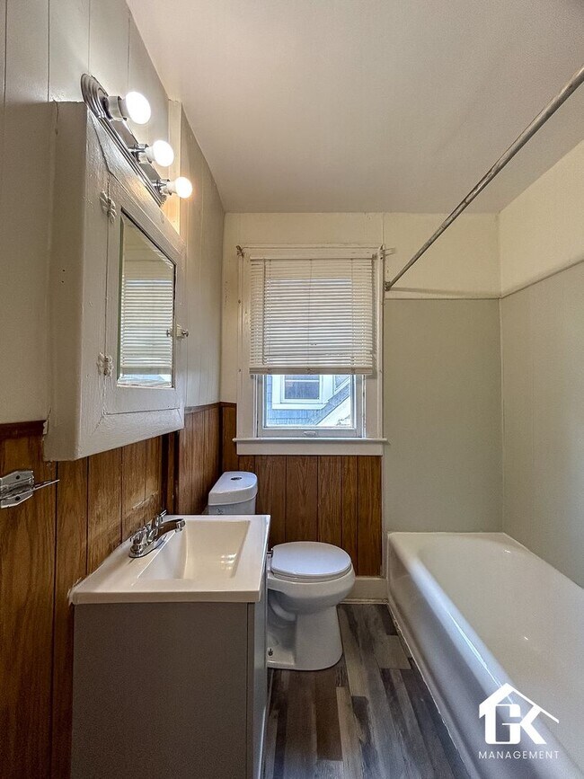 Building Photo - 2425 Clements St