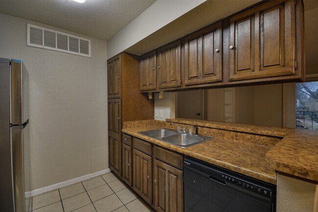 Building Photo - 12955 Woodforest Blvd