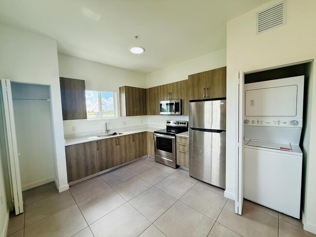 Building Photo - 1295 W 69th St