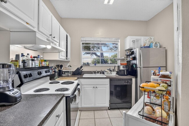Building Photo - 2361 NW 96th Terrace